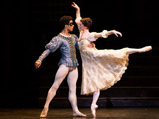 Marcelino Sambé as Romeo and Anna Rose O'Sullivan as Juliet in Romeo and Juliet © 2019 ROH. Photograph by Helen Maybanks