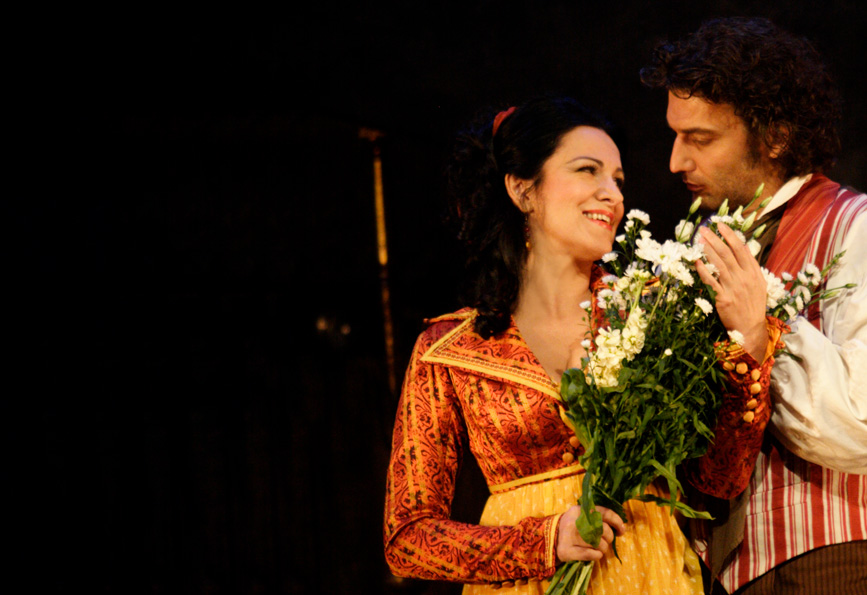 Angela Gheorghiu as Tosca and Jonas Kaufmann as Cavaradossi in Tosca, The Royal Opera © ROH/Catherine Ashmore, 2011